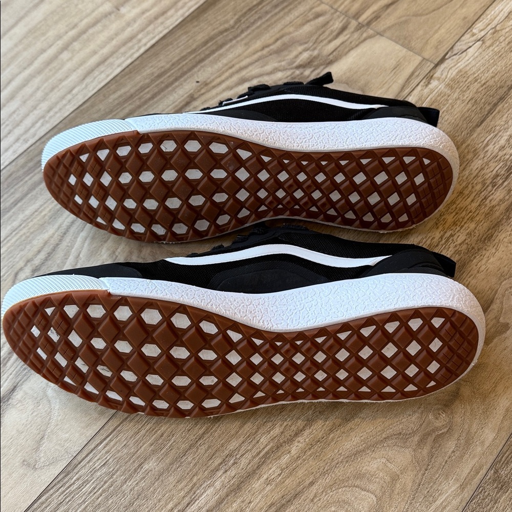Vans UltraRange Men's Black and White Sneakers size 15 - Picture 4 of 5